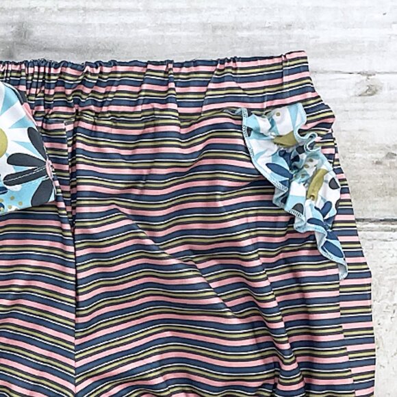 Daisy Day's Short Set - Picture 3 of 6